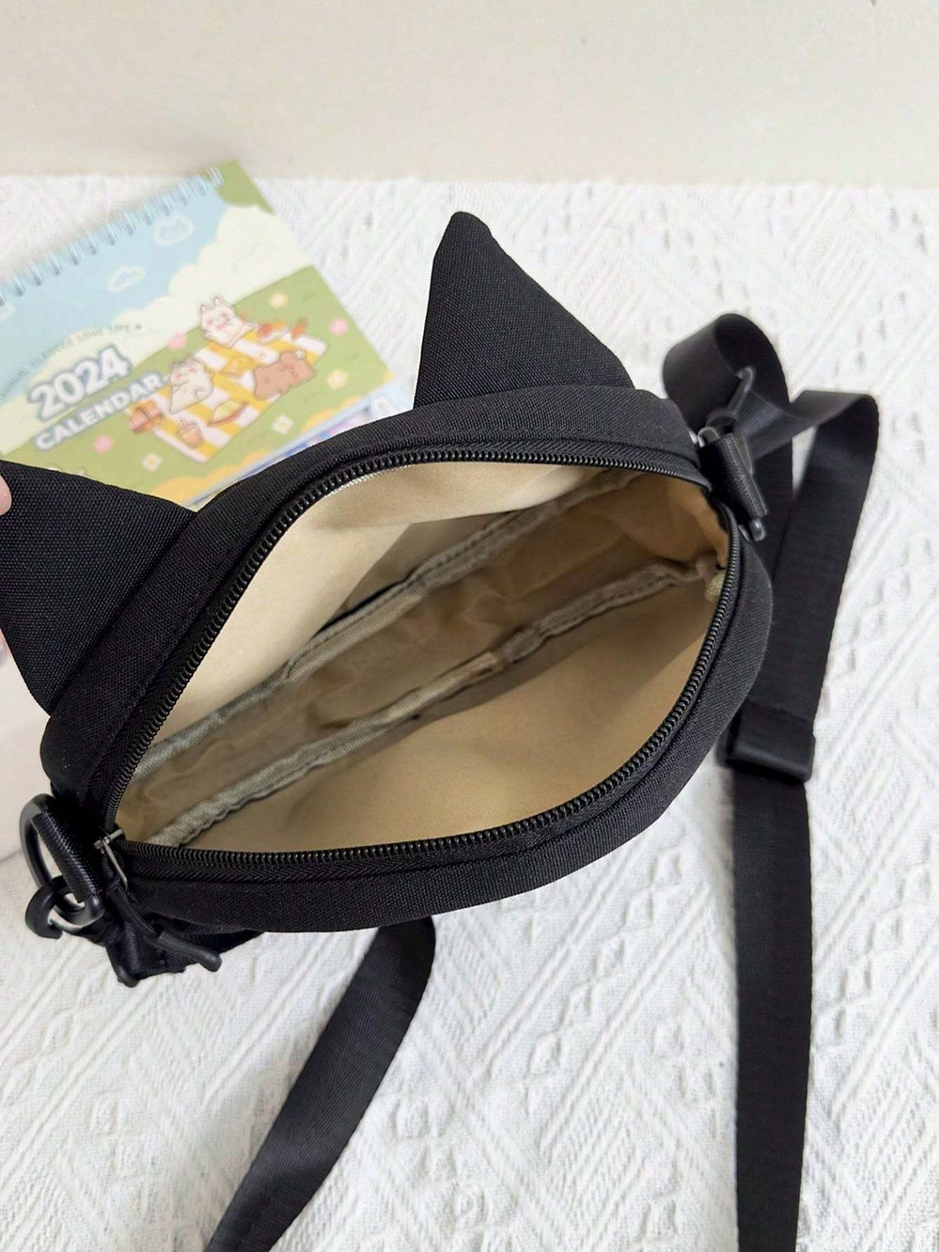 New Cute Cartoon Shoulder Bag Big Eyed Black Cat Messenger Bag For Women  And Versatile Student Storage Coin Purse Bag